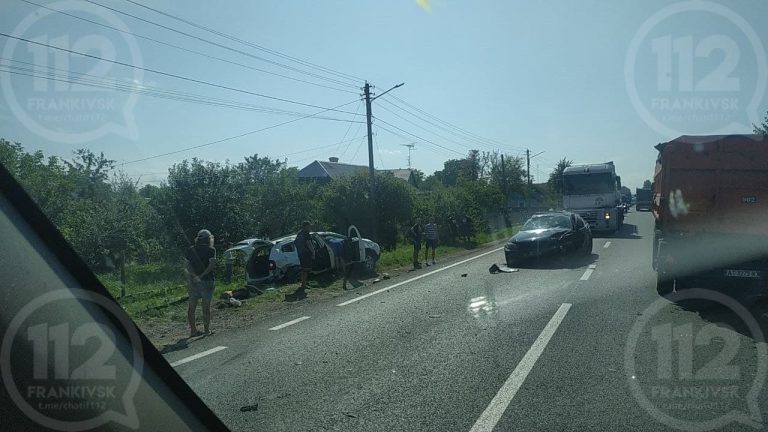 Травматична ДТП на Прикарпатті: зіштовхнулися дві автівки (ФОТО, ВІДЕО) 1 photo 2021 08 13 15 53 17