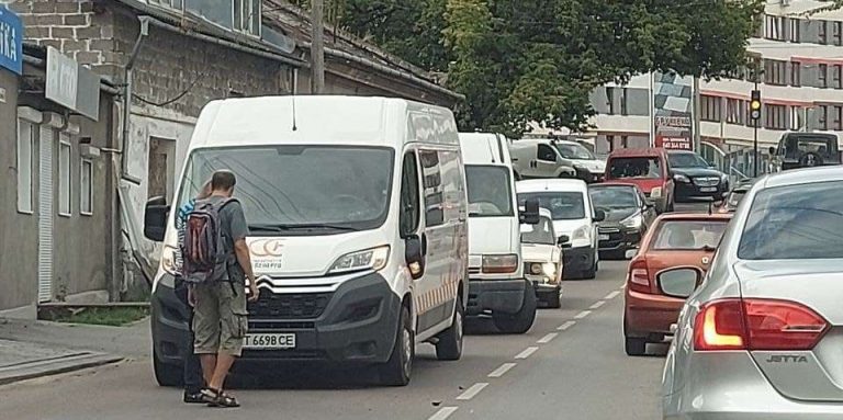 ДТП в Івано-Франківську: рух транспорту ускладнено (ФОТО) 17 photo 2021 08 18 10 15 40
