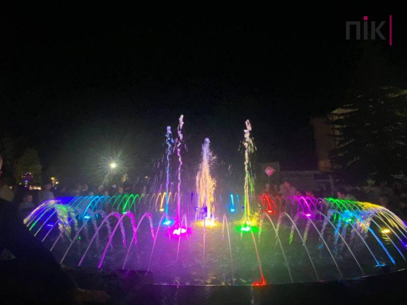 У Городенці урочисто відкрили "кольоровий" музичний фонтан (ФОТО, ВІДЕО) 4 У Городенці урочисто відкрили кольоровий фонтан
