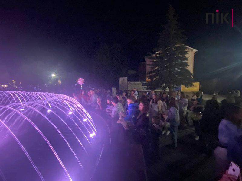 У Городенці урочисто відкрили "кольоровий" музичний фонтан (ФОТО, ВІДЕО) 5 У Городенці урочисто відкрили кольоровий фонтан