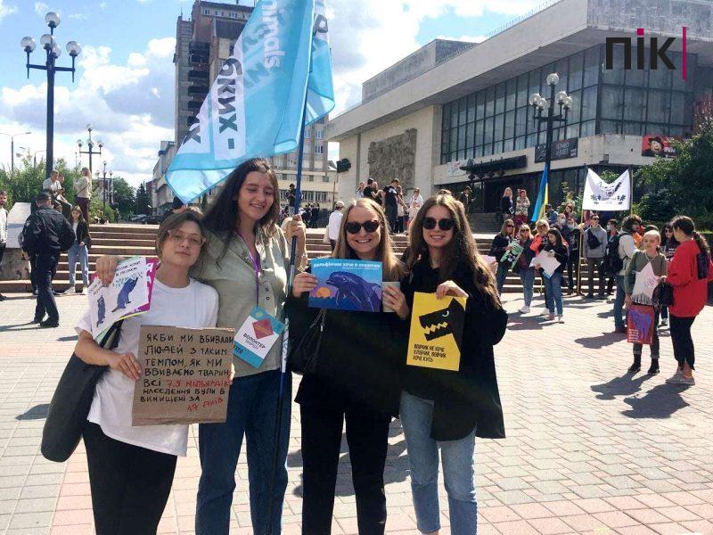 У Франківську пройшов Всеукраїнський марш за тварин: що вимагають (ФОТО) 13 У Франківську прийшов Всеукраїнський марш за тварин