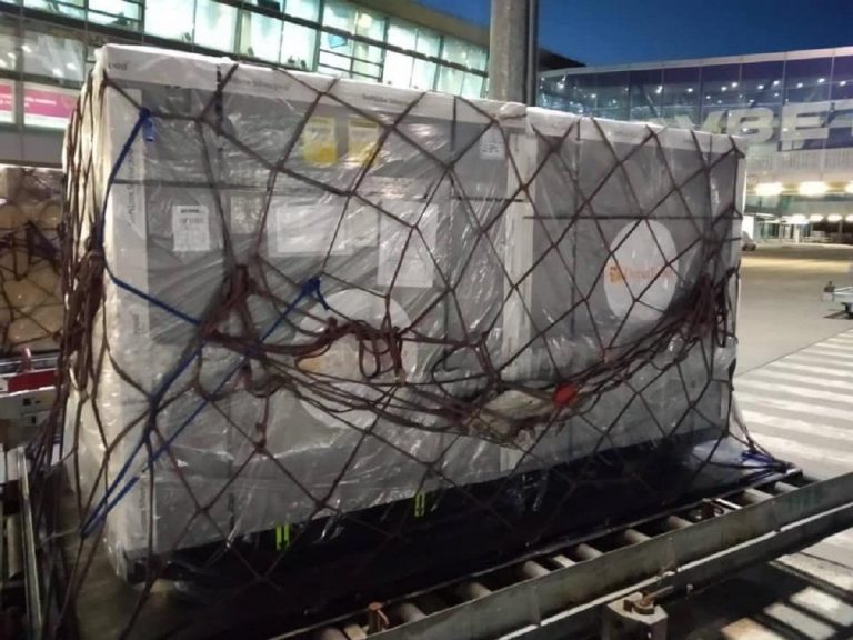 США прислали Україні гуманітарний вантаж інноваційних ліків від COVID-19 2 1630792142 1551
