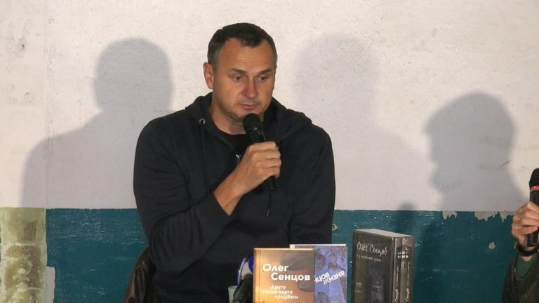 У Франківську відбулася презентація книг Олега Сенцова (ФОТО) 6 1e743a18fa36883b