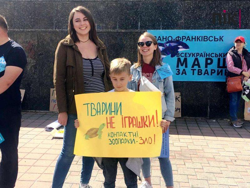 У Франківську пройшов Всеукраїнський марш за тварин: що вимагають (ФОТО) 12 У Франківську прийшов Всеукраїнський марш за тварин