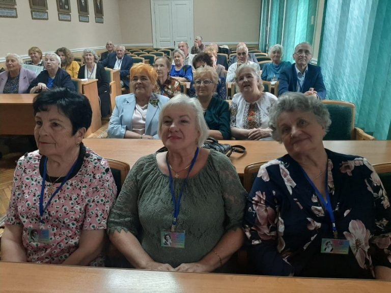 50 років потому: у Франківський медуніверситет повернулися випускники 1971-го (ФОТО) 4 20210913 1971 02
