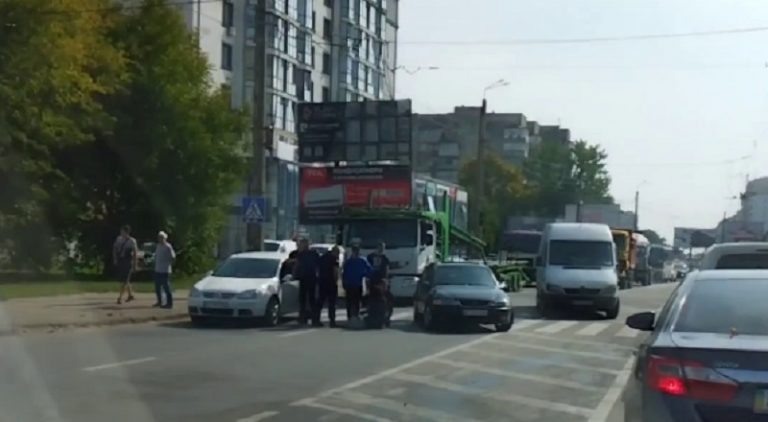 ДТП в Івано-Франківську: на Івасюка збили пішохода (ВІДЕО) 6 2222222