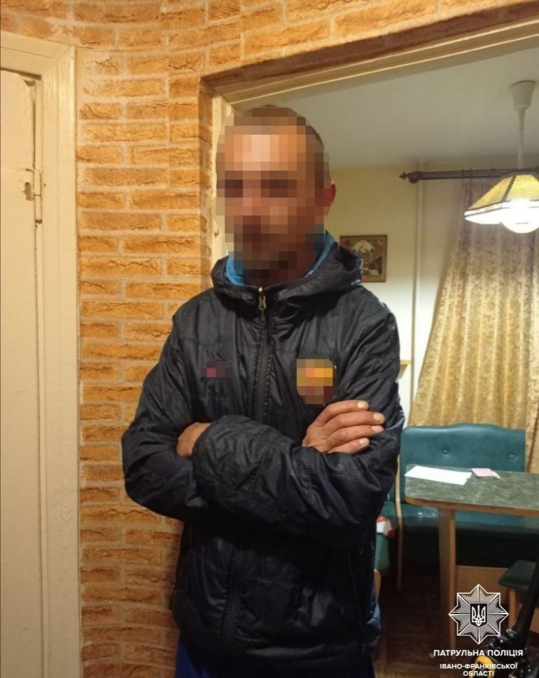 У Франківську патрульні отримали виклик про домашнє насильство, а знайшли наркотики (ФОТО) 10 241397747 4357906137626819 1996541763024223085 n