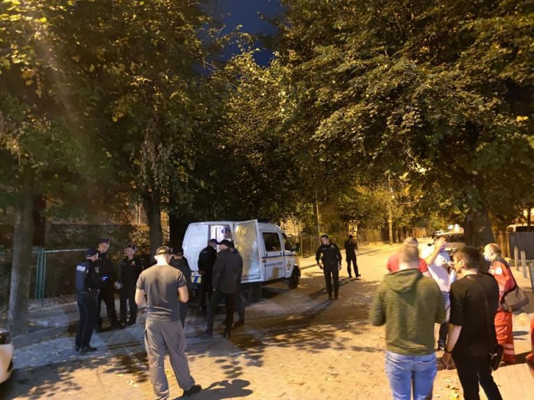 У Франківську чоловік "під кайфом" кидався на перехожих та під машини (ФОТО) 12 241439665 2169900899816825 6532019458319042681 n