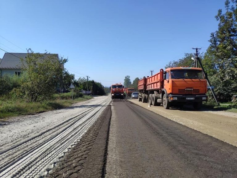 Як у Клубівцях на Тисмениччині відбувається ремонт дороги (ФОТО) 3 241766163 2291888207613059 7582030142484779831 n