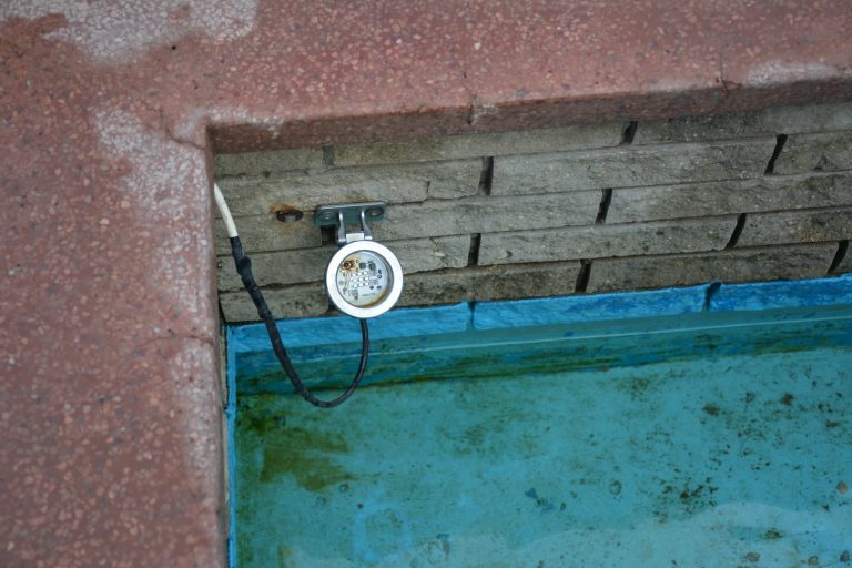 У Надвірній шукають школярів, які вкрали шість світильників з фонтану (ФОТО, ВІДЕО)