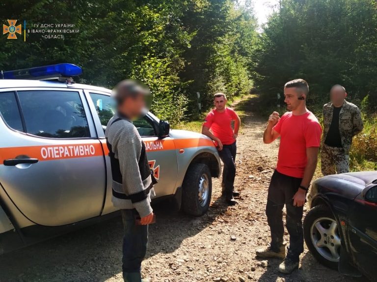 На Прикарпатті заблукали грибники: чоловік і жінка (ФОТО) 12 242194435 4293813050738497 4689241160244109275 n