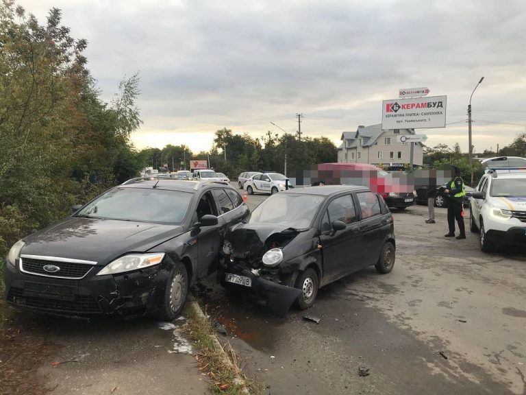 Водій втік: подробиці зіткнення чотирьох автівок в Івано-Франківську (ФОТО) 8 Водій втік: подробиці зіткнення чотирьох автівок в Івано-Франківську (ФОТО)