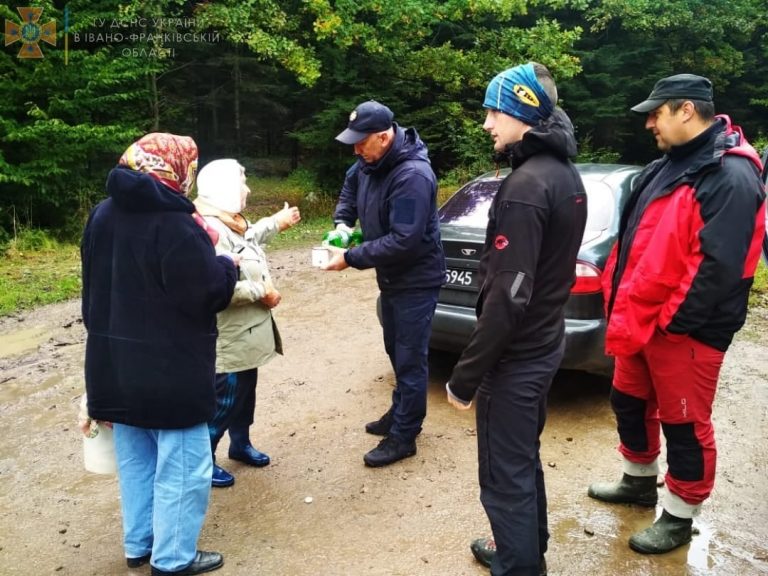 На Франківщині розшукали 78-річну жінку, яка загубилася, шукаючи гриби (ФОТО) 6 242758420 4316224861830649 6306081466144539017 n