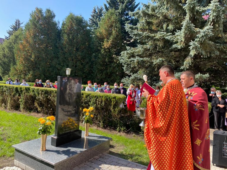 У Городенці відкрили меморіальний знак заслуженому лікарю України (ФОТО) 8 243065411 283847003554677 7585123267411607284 n