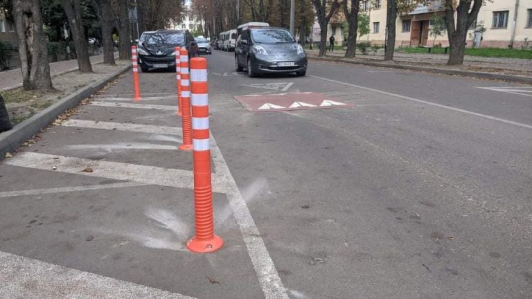 У Франківську на дорогу "постелили" берлінську подушку (ФОТО, ВІДЕО) 4 243122297 267437698716966 4194223281161338140 n