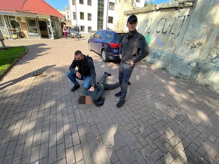 У Франківську затримали чоловіка, який кидався на перехожих (ФОТО) 11 243250399 2188149477991967 8667884744157668038 n