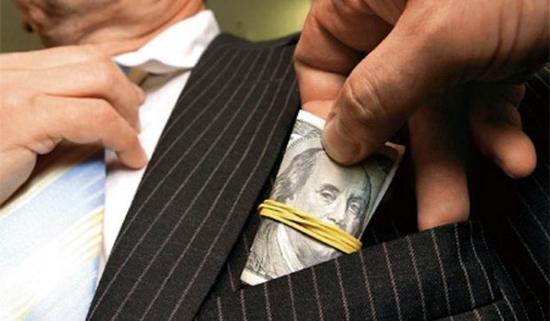 У Державному бюро розслідувань назвали найцікавіші способи хабарників викинути гроші (ФОТО)