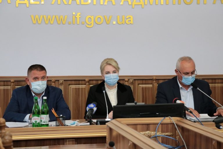Жовтий рівень: на Прикарпатті в четвер закриють школи, де не будуть вакциновані 80% вчителів 10 Жовтий рівень: на Прикарпатті в четвер закриють школи, де не будуть вакциновані 80% вчителів