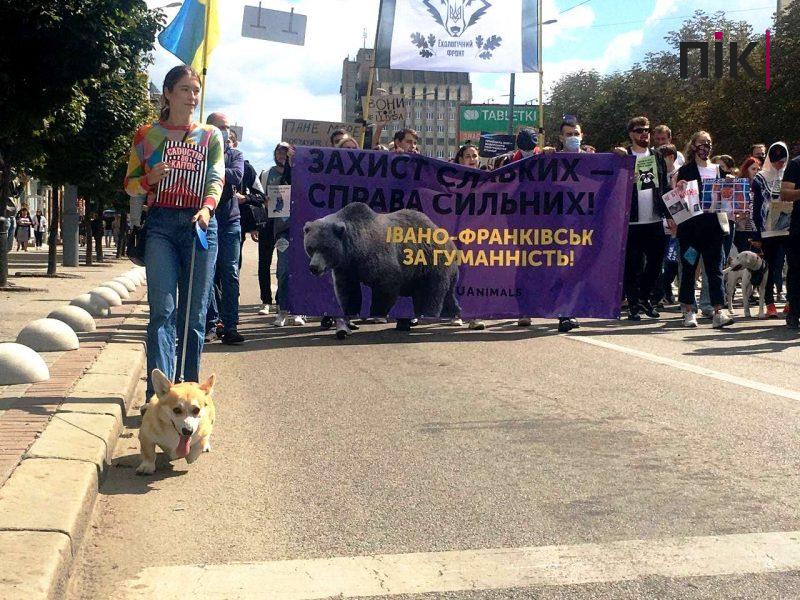 У Франківську пройшов Всеукраїнський марш за тварин: що вимагають (ФОТО) 4 У Франківську прийшов Всеукраїнський марш за тварин