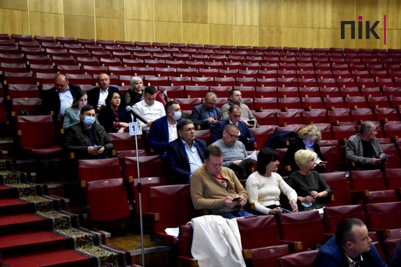 Депутати Франківської райради вкотре нагадали центральній владі про своє існування (ФОТОРЕПОРТАЖ) 12 Сесія Івано-Франківської районної ради