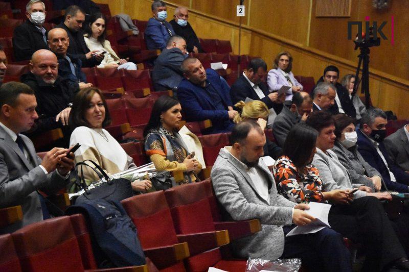 Депутати Франківської райради вкотре нагадали центральній владі про своє існування (ФОТОРЕПОРТАЖ) 7 Сесія Івано-Франківської районної ради