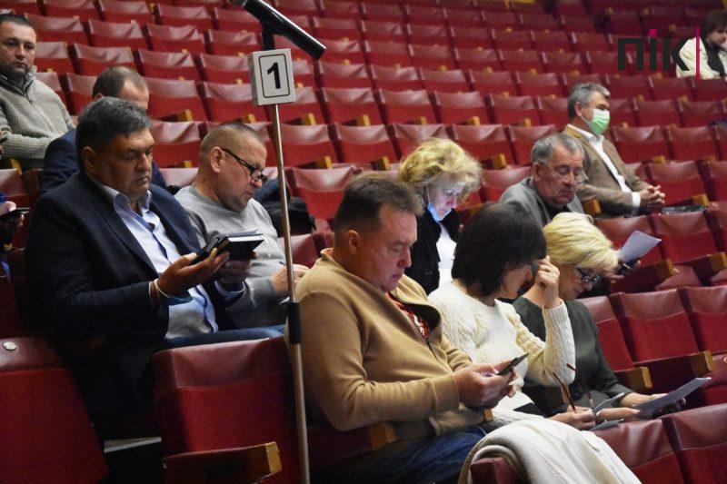 Депутати Франківської райради вкотре нагадали центральній владі про своє існування (ФОТОРЕПОРТАЖ) 14 Сесія Івано-Франківської районної ради