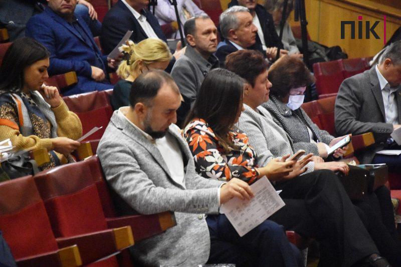 Депутати Франківської райради вкотре нагадали центральній владі про своє існування (ФОТОРЕПОРТАЖ) 13 Сесія Івано-Франківської районної ради