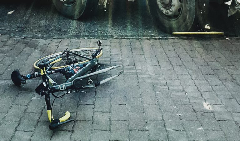 На Коломийщині вантажівка наїхала на велосипедиста: потерпілий в лікарні 1 dtp velosiped bikeincity