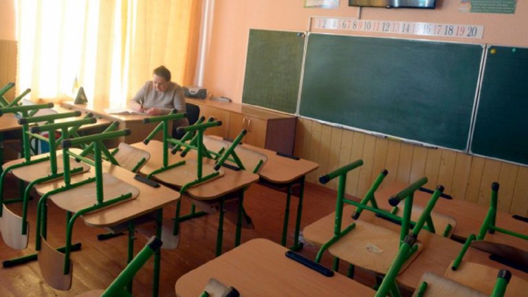 На Франківщині більше 40 класів ліцеїв та гімназій перебувають на самоізоляції