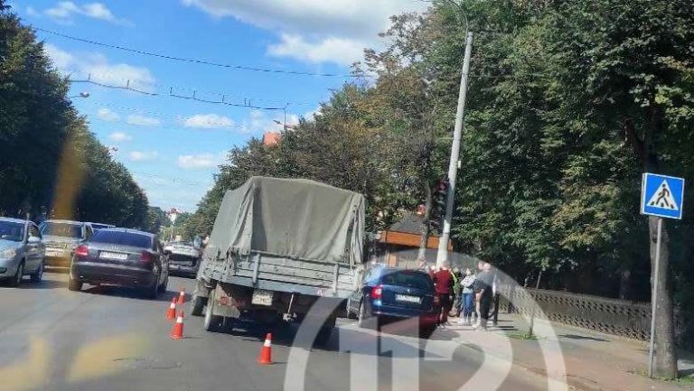 ДТП в Івано-Франківську: на місці працює патрульна поліція (ФОТО) 4 photo 2021 09 05 15 04 23