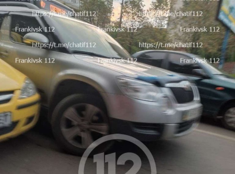 Ранкова ДТП у Франківську: зіштовхнулися два легковики (ФОТО) 6 photo 2021 09 15 07 36 52