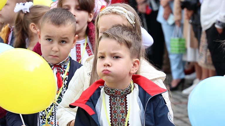 Емоції Першого вересня: як у Франківській школі відзначили День знань (ВІДЕО) 9 s1