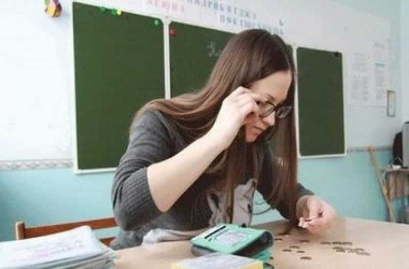 Скільки в Україні заробляють педагоги без стажу та директори шкіл