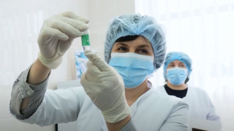 Під обов’язкову вакцинацію можуть потрапити поштарі та соцпрацівники 8 129669 uk