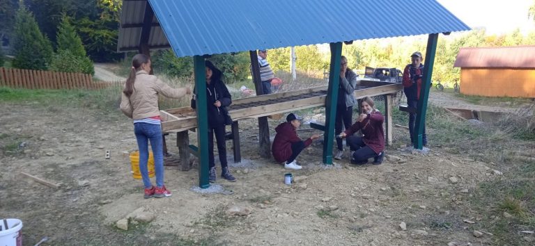 В селі на Коломийщині б'є цілюще джерело Біла криниця (ФОТО) 3 В селі на Коломийщині б'є цілюще джерело Біла криниця (ФОТО)