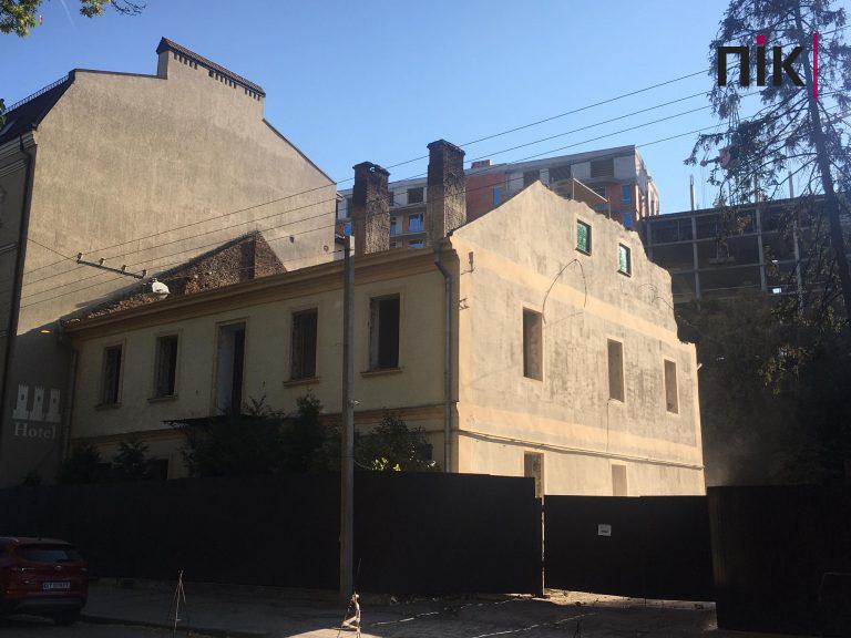 У Франківську почали зносити 181-річну історичну будівлю (ФОТО) 12 Чорновола №9 Франківськ
