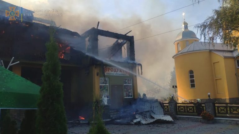Пожежа на Коломийщині: рятувальники загасили вогонь у двоповерховому будинку (ФОТО) 5 244594387 4357165084403293 3094638674781680145 n
