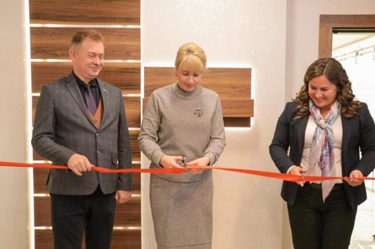 У Франківську відкрили Офіс простих рішень і результатів (ФОТО) 4 244594728 6232476900159874 2381145008536442374 n