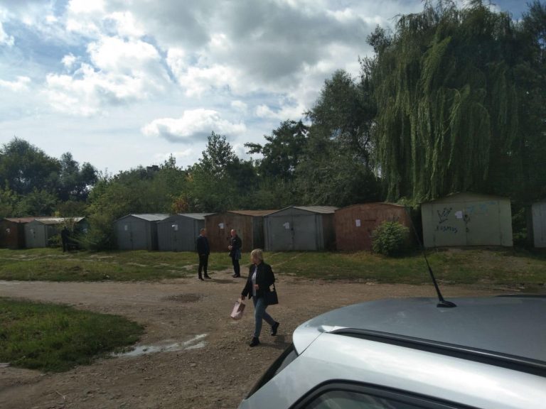 У Франківську прибрали два десятки незаконних гаражів (ФОТО) 4 245223958 2199133806893534 1498689098209841811 n