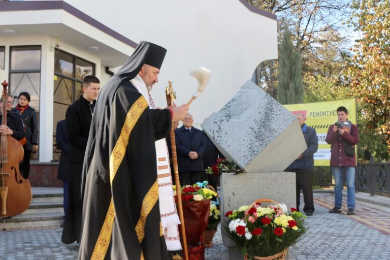 У Коломиї відкрили пам'ятний знак Михайлу Вишиванюку (ФОТО) 12 245328790 982340245682326 1804586010167251919 n