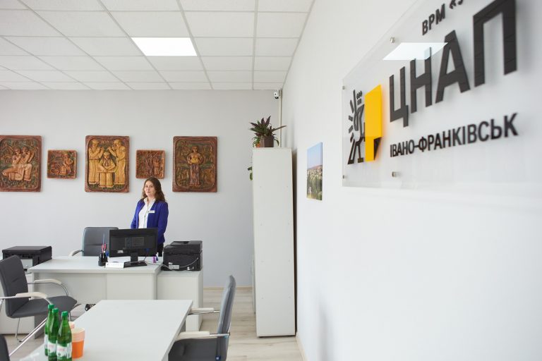 У Франківській громаді відкрили восьмий ЦНАП (ФОТО) 4 245418101 414070333622562 1642409489813200148 n