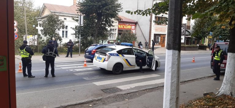 Аварія у Снятині: під колеса авто потрапили жінка з дитиною (ФОТО) 2 245433626 4449928355088048 8547076670195826485 n