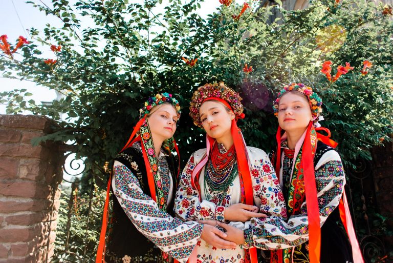 У мережі відтворили традицію красивого весілля на Городенківщині