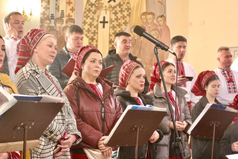 У Коломиї заспівав легендарний хор ім. Вєрьовки (ФОТО, ВІДЕО) 10 245994181 983655058884178 8240662054377669270 n