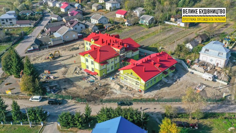 У селі на Тисмениччині завершують будівництво двоповерхового садочка (ФОТО) 11 246741354 3068635863371722 5962818491629784349 n
