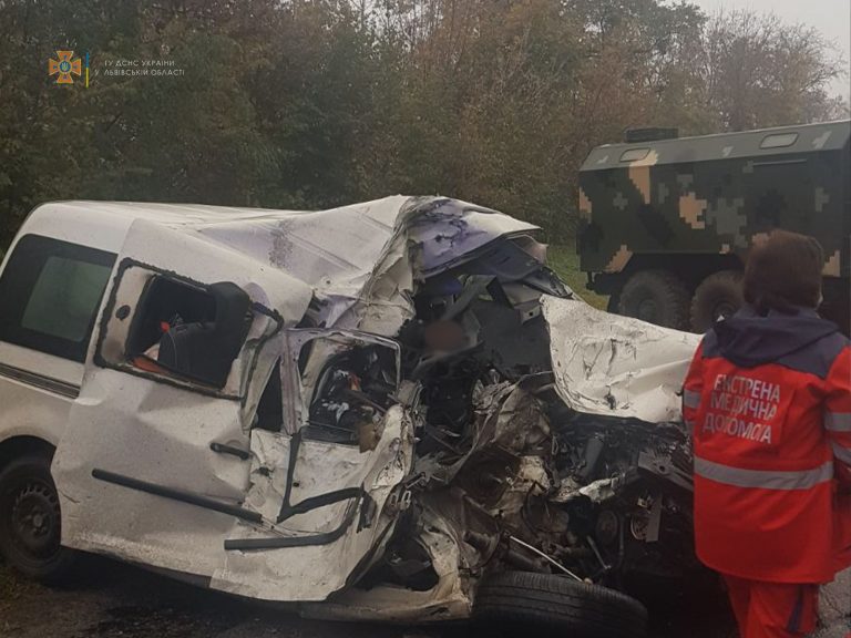 На Львівщині зіштовхнулися військовий "Урал" та легковик: двоє людей загинули (ФОТО) 9 247021264 284115773604805 6534740943674091556 n