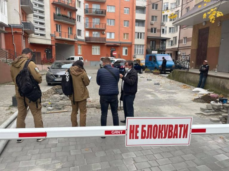 У Франківську зупинили незаконне підключення до мережі водовідведення (ФОТО) 9 247466729 2207299589410289 4535095676599205214 n scaled