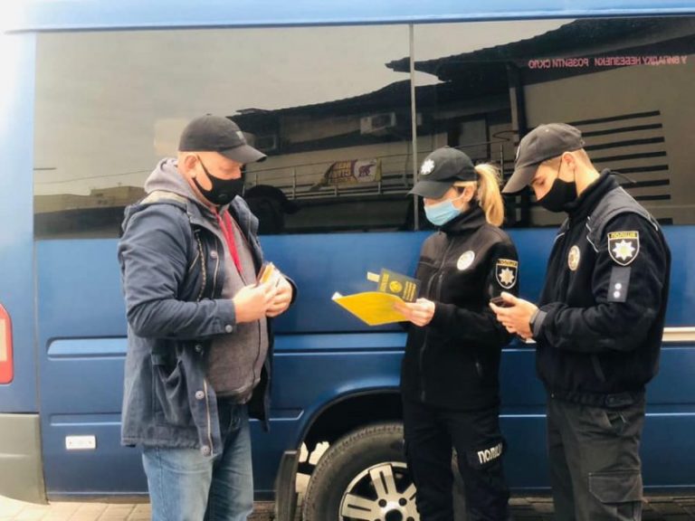 На Франківщині поліцейські склали 25 протоколів на порушників карантину на автобусних маршрутах