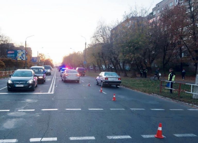Переходила дорогу на червоне світло: деталі ДТП у Калуші, в якій постраждала дитина (ФОТО)