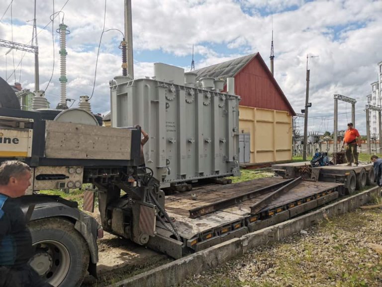 На Прикарпатті на трьох підстанціях енергетики замінили трансформатори: для чого (ФОТО) 5 На Прикарпатті на трьох підстанціях енергетики замінили трансформатори: для чого (ФОТО)